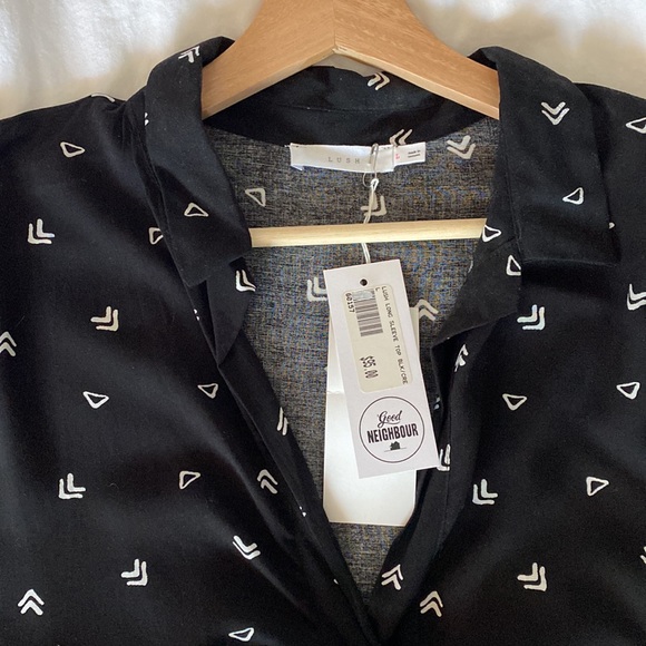 Belled sleeve Lush top size L with the tags on - Picture 2 of 5